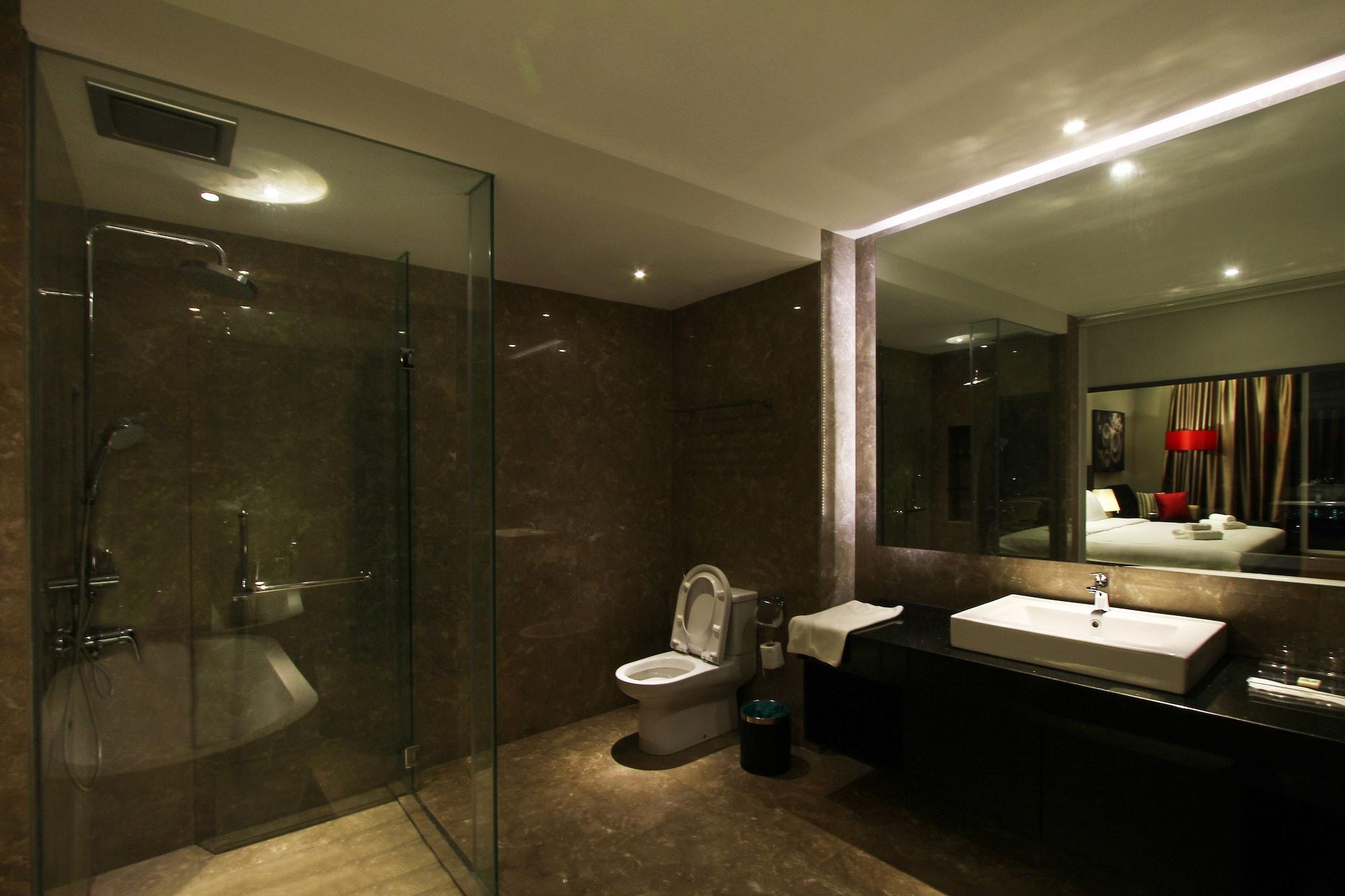 The Shore & Residences Hotel 4*