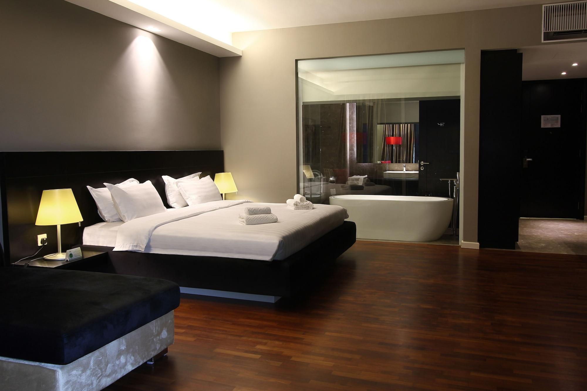Hotel The Shore & Residences