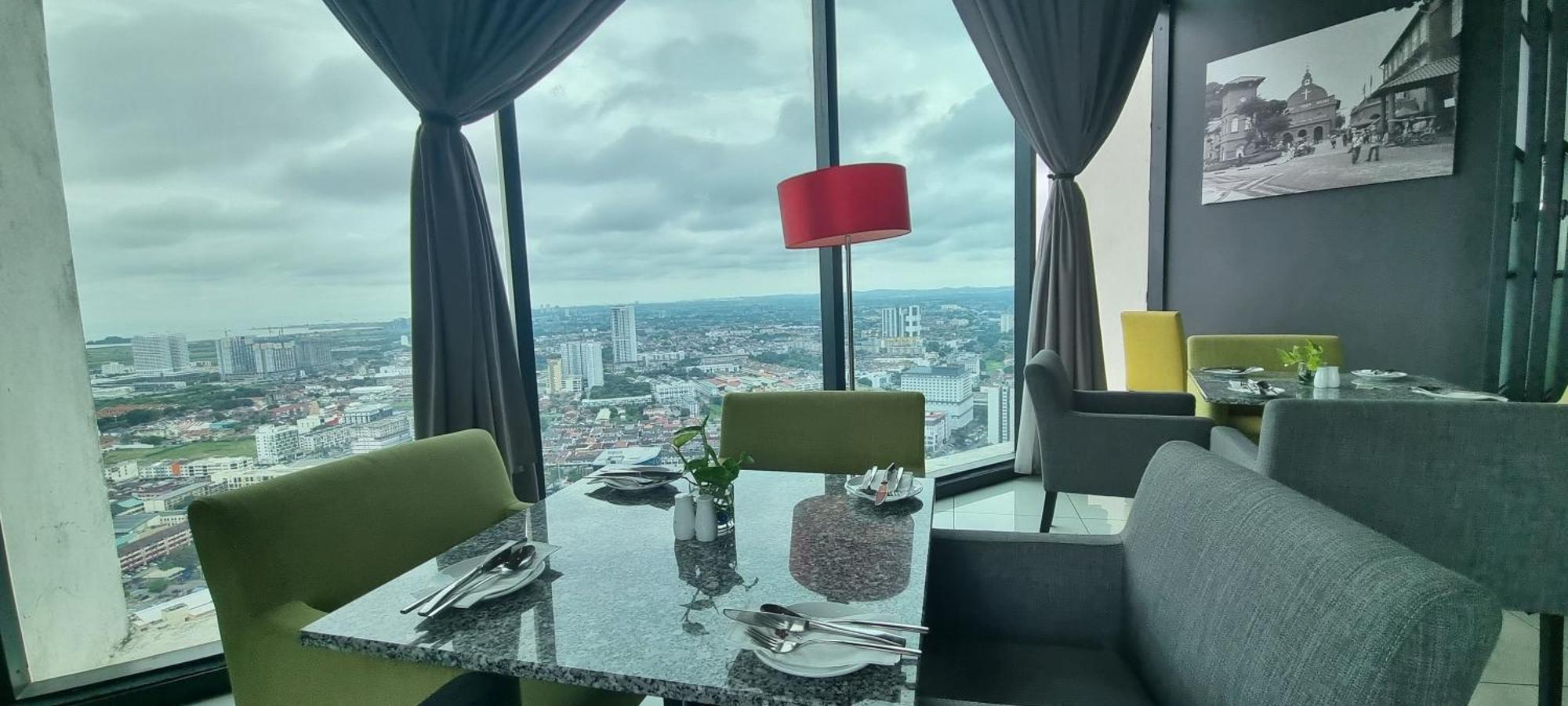 The Shore & Residences Hotel 4*