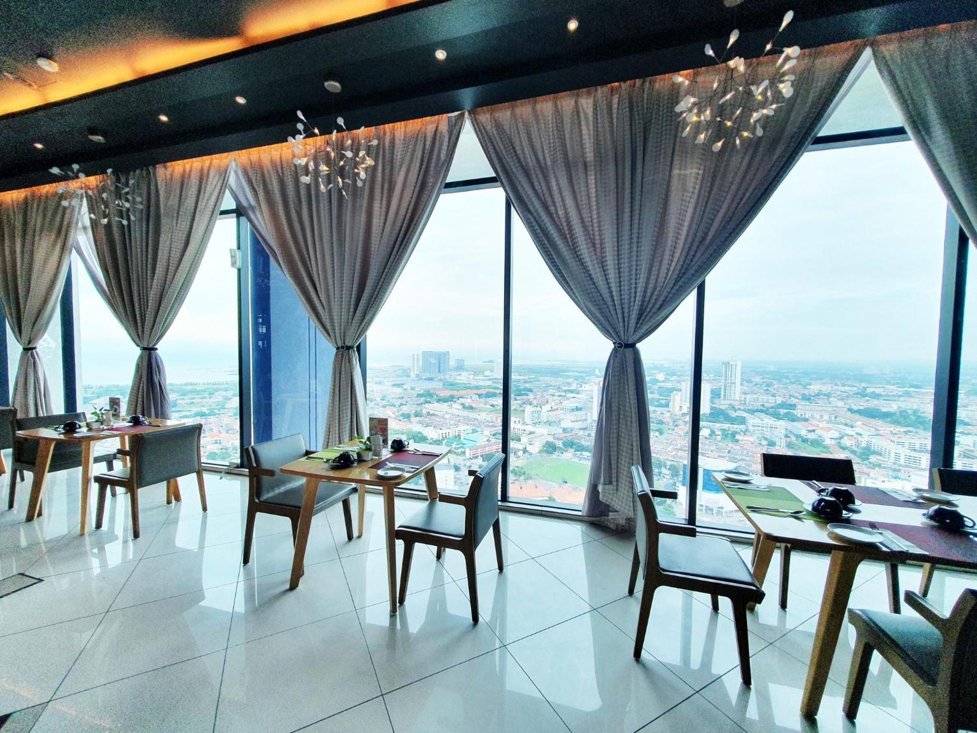 The Shore & Residences 4* Malacca
