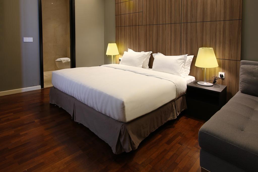Hotel The Shore & Residences 4*