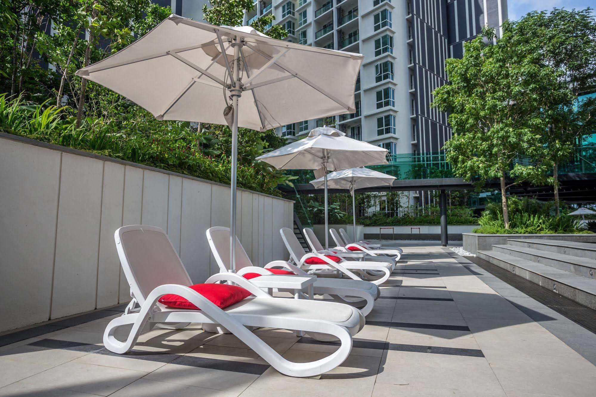 Hotel The Shore & Residences
