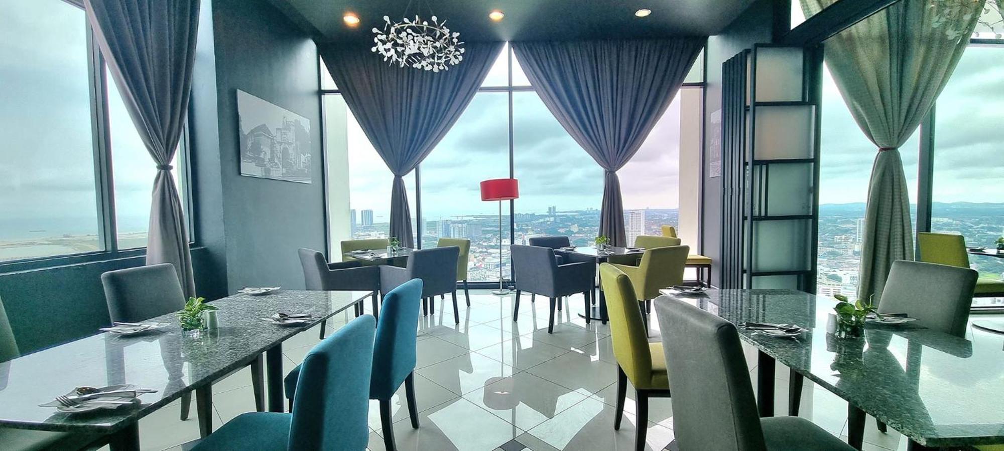 The Shore & Residences 4*